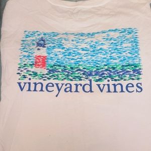 vineyard vine short sleeve tshirt.